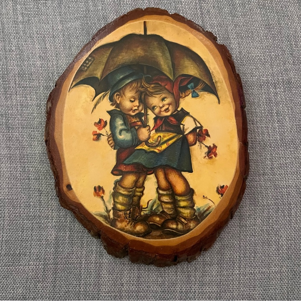 Vintage Hummel Children Under Umbrella Painted Tree Log Slice Wall Hanging Art